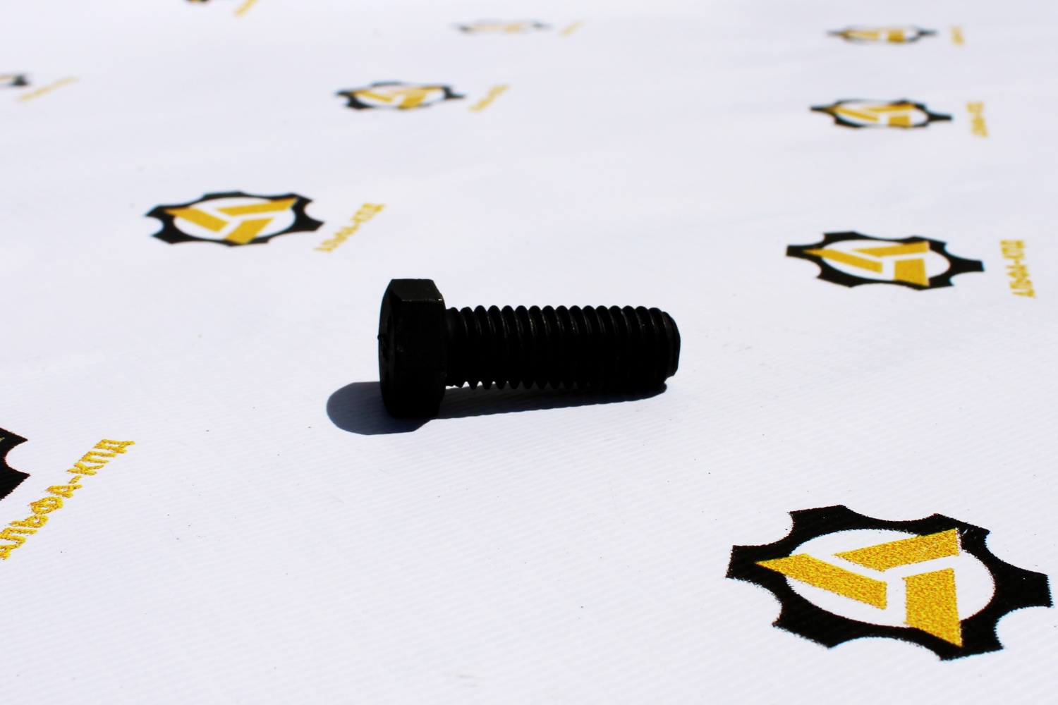 *Болт крепления двигателя Cummins NT855 11х30