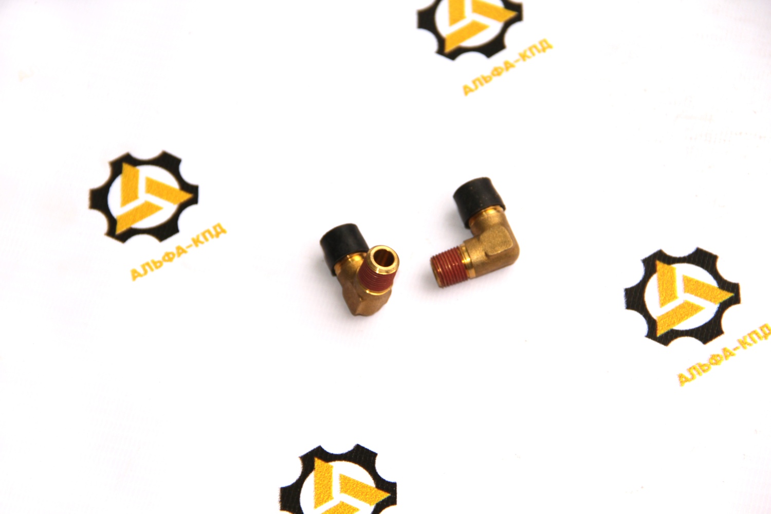 *Штуцер угловой топливопровода Cummins KTA-50 