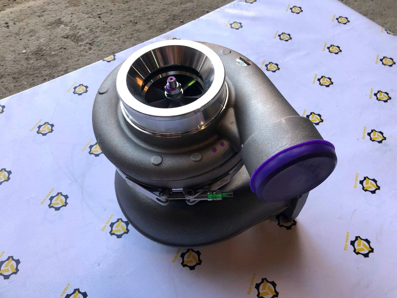 *Турбокомпрессор Komatsu S400 SA6D125E-3B-7 SAA6D125E-3 SA6D125E-3B-7/8 SAA6D125E 6156-81-8170