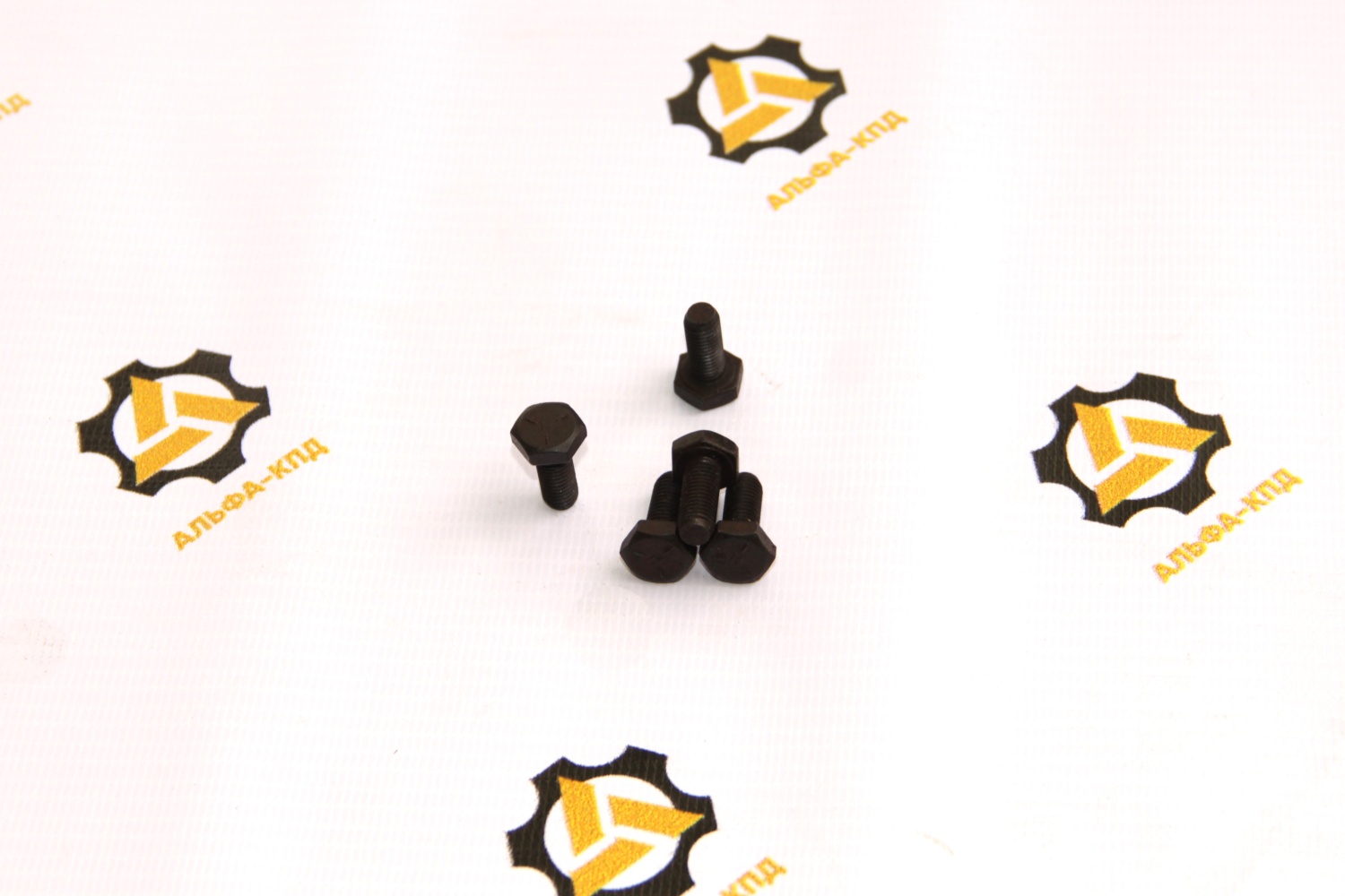 *Болт крепления 1/4-28x5/8 для Cummins KTA50 6х15