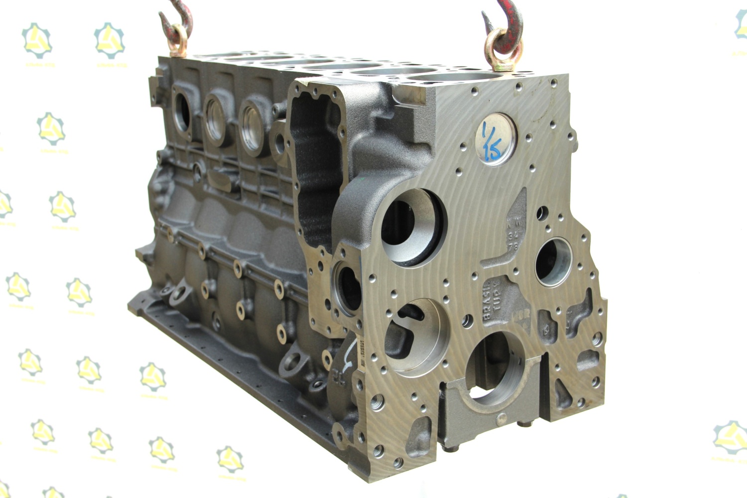Блок двигателя Komatsu SAA6D107E на экскаватор Komatsu PC210