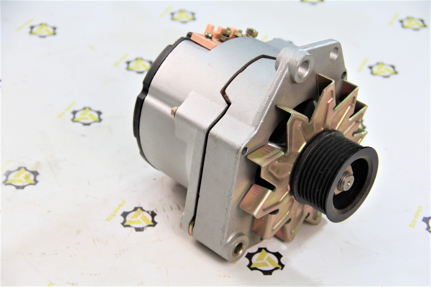 Генератор двигателя Weichai WD61509FD 28V/70A 8руч