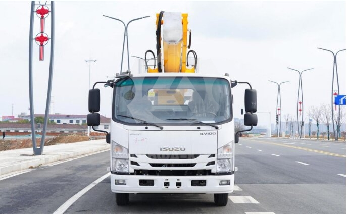 Автовышка на шасси Isuzu Elf 30 м Автовышка на шасси Isuzu Elf 30 м