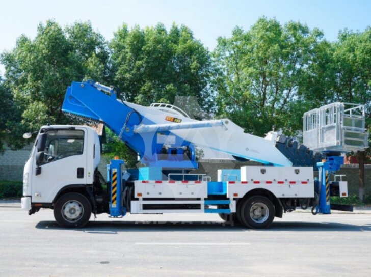 Автовышка на шасси Isuzu Elf 36 м Автовышка на шасси Isuzu Elf 36 м