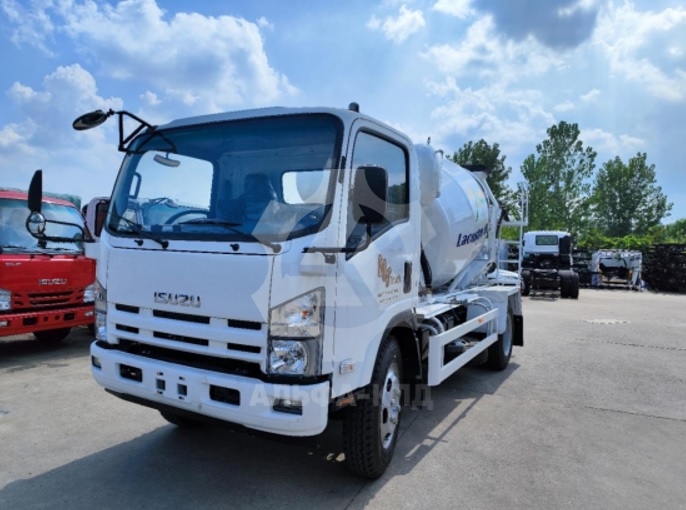 Автобетоносмеситель 700P, 3 м³ на шасси грузового автомобиля Isuzu Автобетоносмеситель 700P, 3 м³ на шасси грузового автомобиля Isuzu