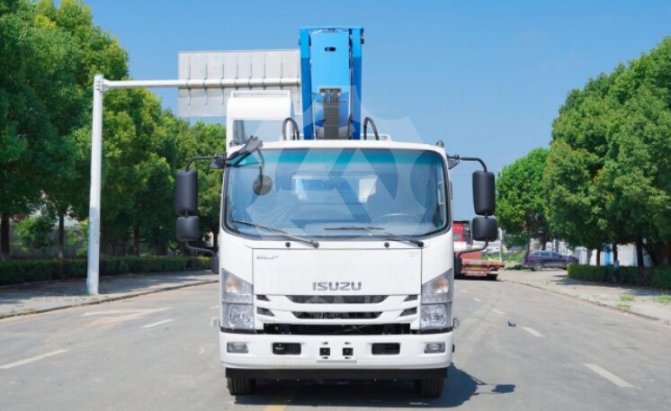 Автовышка на шасси Isuzu Elf 36 м Автовышка на шасси Isuzu Elf 36 м