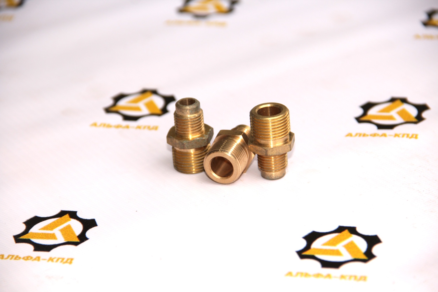 *Штуцер топливопровода двигателя Cummins NT855-C280 