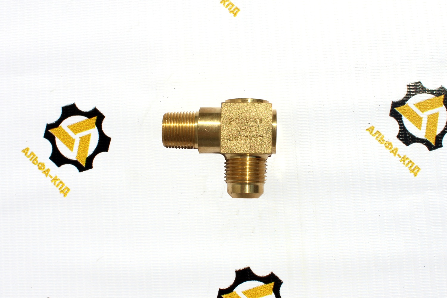 Штуцер угловой топливопровода Cummins NTA855 