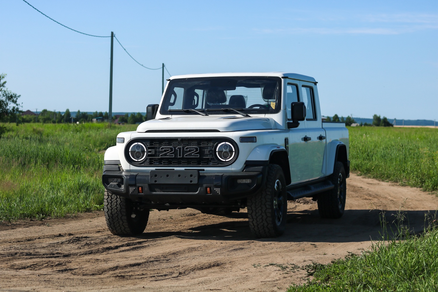 Пикап BAW 212 Explorer 01 белый