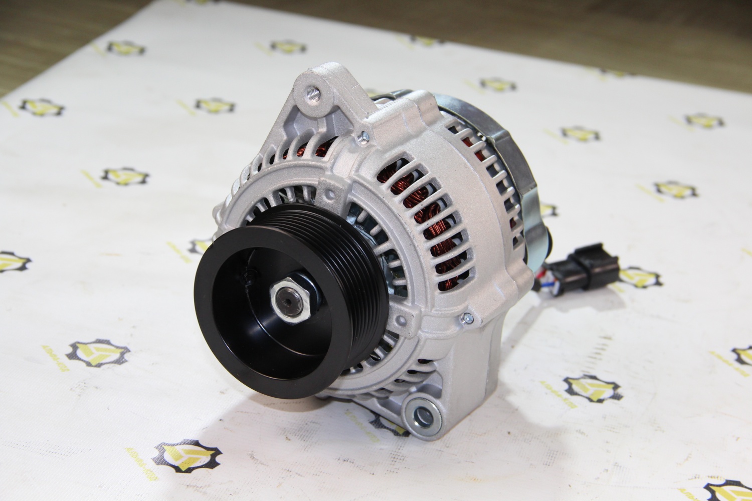 Генератор двигателя Komatsu S6D102 35А