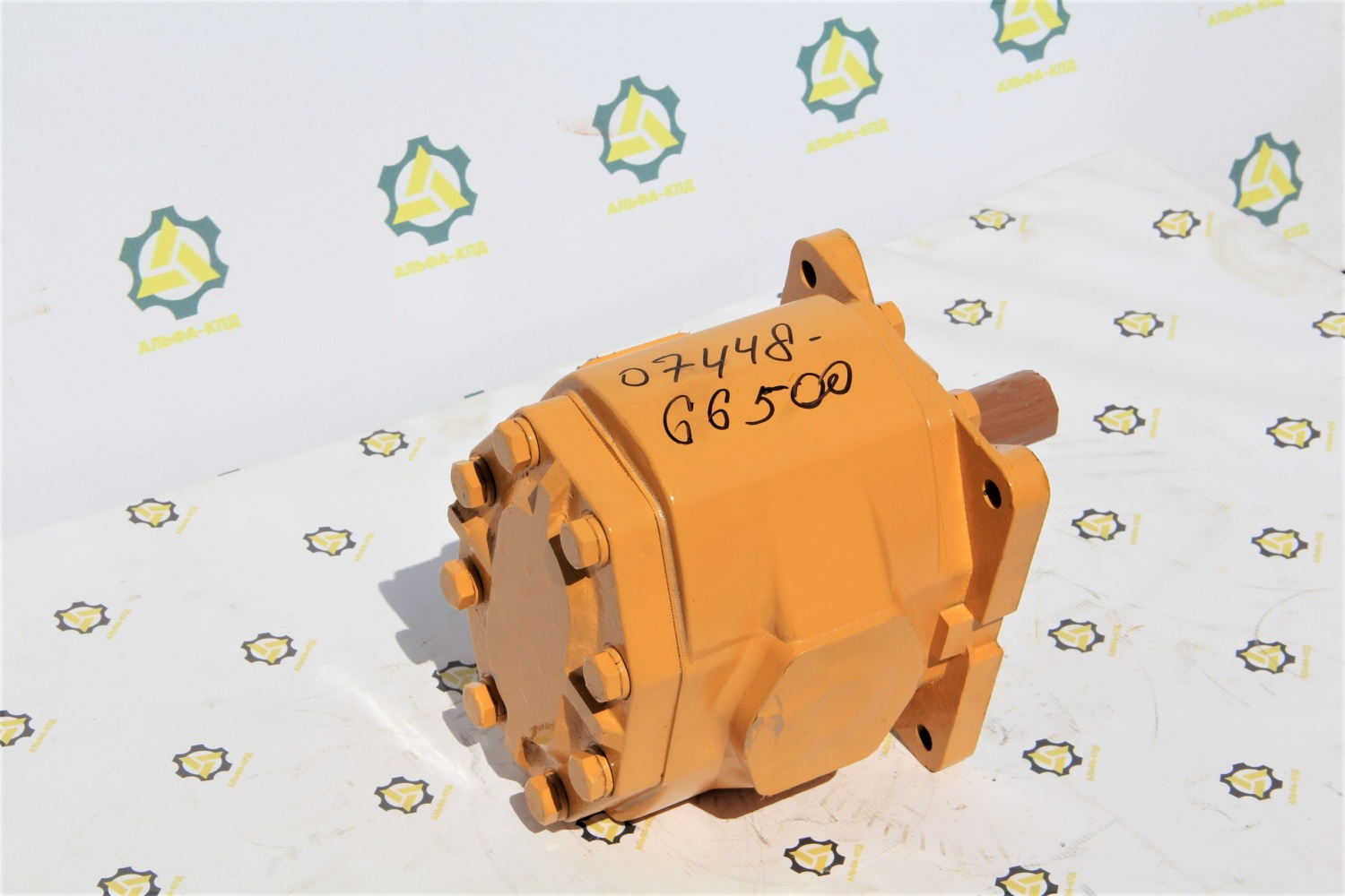 Насос гидробака Komatsu D355