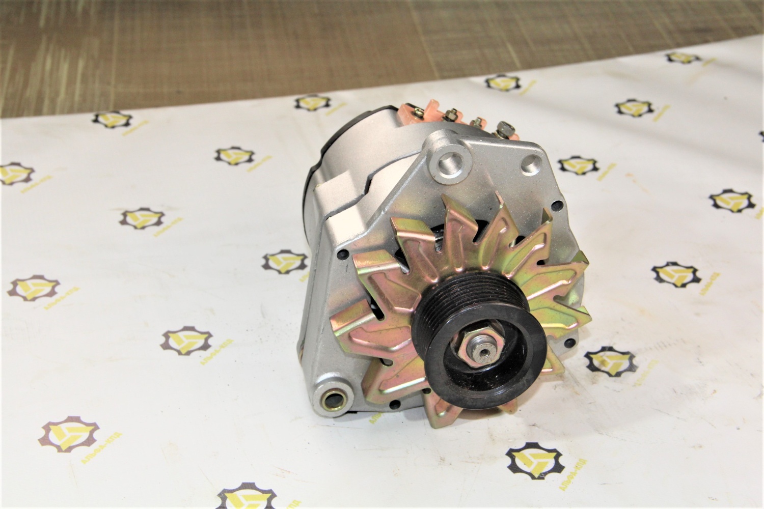 Генератор двигателя Weichai WD61509FD 28V/55A 8руч