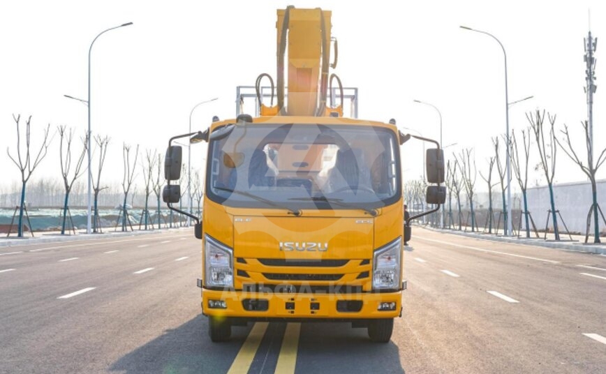 Автовышка на шасси Isuzu Elf 23 м Автовышка на шасси Isuzu Elf 23 м