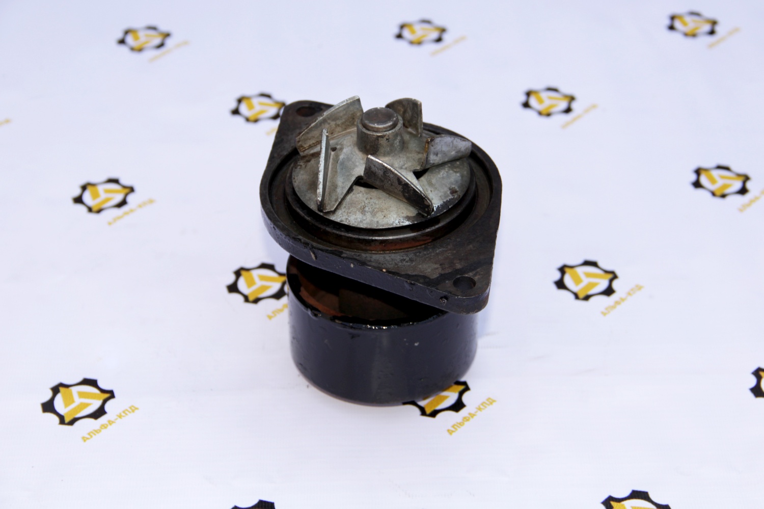 Насос водяной двигателя Cummins 4BT, 6BT 3960342