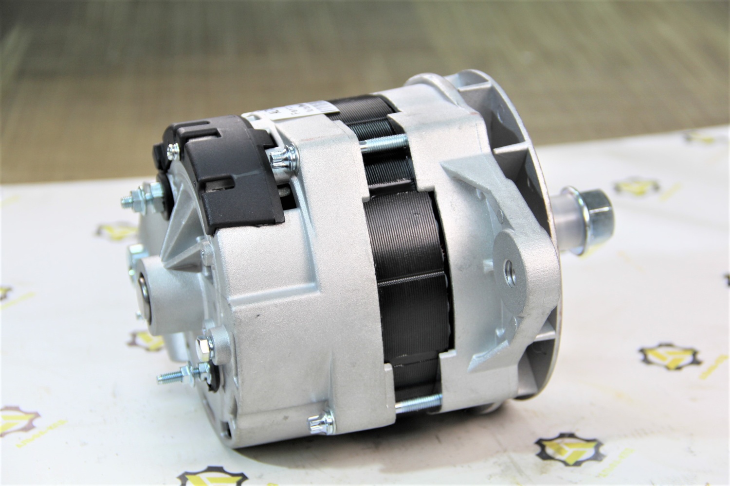 Генератор двигателя Cummins 24V/70A SD32 