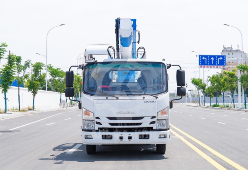 Автовышка (автогидроподъёмник) на шасси Isuzu Elf 28 м Автовышка (автогидроподъёмник) на шасси Isuzu Elf 28 м
