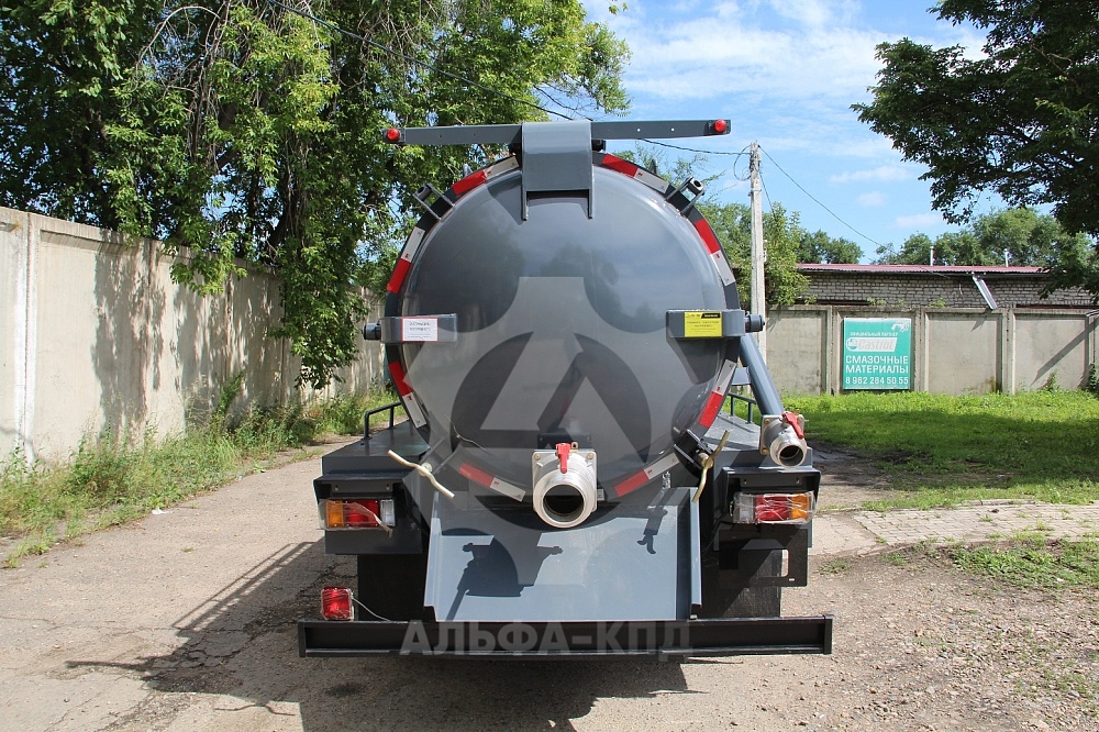 Ассенизаторская машина Isuzu 5.5 куб.м Ассенизаторская машина Isuzu 5.5 куб.м