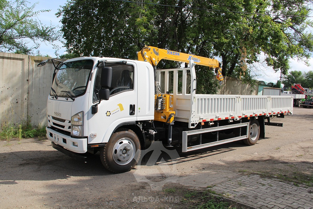 Бортовой автомобиль на шасси Isuzu Elf 4х2, 190 л.с, борт 6.3 м, с КМУ XCMG 3.2 т Бортовой автомобиль на шасси Isuzu Elf 4х2, 190 л.с, борт 6.3 м, с КМУ XCMG 3.2 т