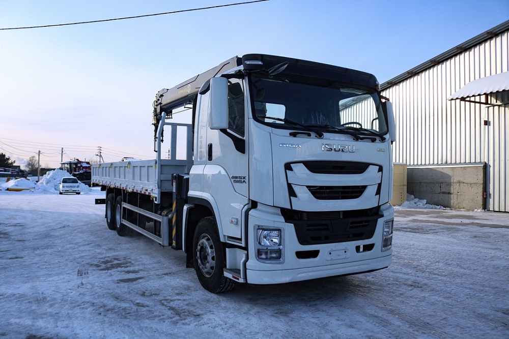 Бортовой автомобиль на шасси Isuzu Giga 6х4, 300 л.с, борт 8.5 м, с КМУ 10 т Бортовой автомобиль на шасси Isuzu Giga 6х4, 300 л.с, борт 8.5 м, с КМУ 10 т
