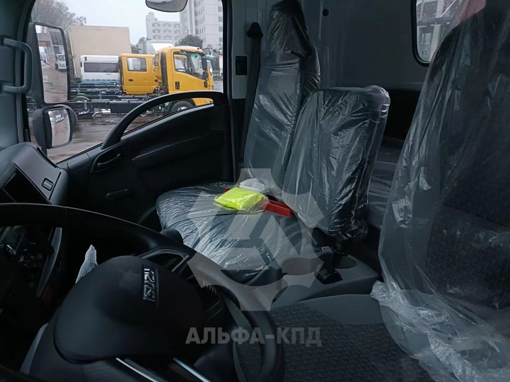 Бортовой автомобиль на шасси Isuzu Elf 4х2, 190 л.с, борт 6.5 м, с КМУ 5 т Бортовой автомобиль на шасси Isuzu Elf 4х2, 190 л.с, борт 6.5 м, с КМУ 5 т