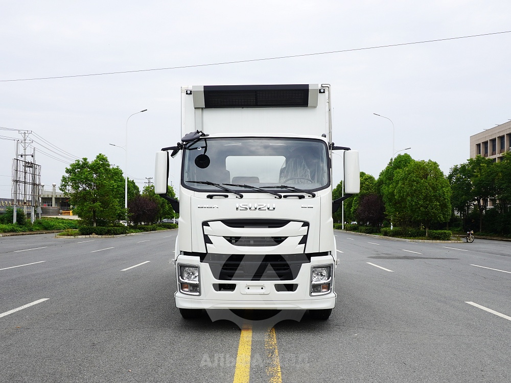 Авторефрижератор на базе шасси Isuzu Giga, 4x2, г/п 9 т Авторефрижератор на базе шасси Isuzu Giga, 4x2, г/п 9 т