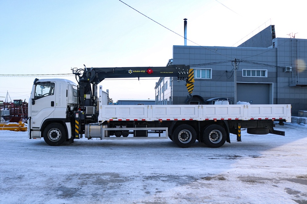 Бортовой автомобиль на шасси Isuzu Giga 6х4, 300 л.с, борт 8.5 м, с КМУ 10 т Бортовой автомобиль на шасси Isuzu Giga 6х4, 300 л.с, борт 8.5 м, с КМУ 10 т