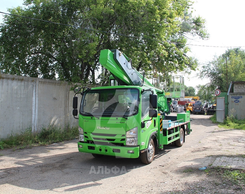 Автовышка на шасси Isuzu Elf 28 м Автовышка на шасси Isuzu Elf 28 м