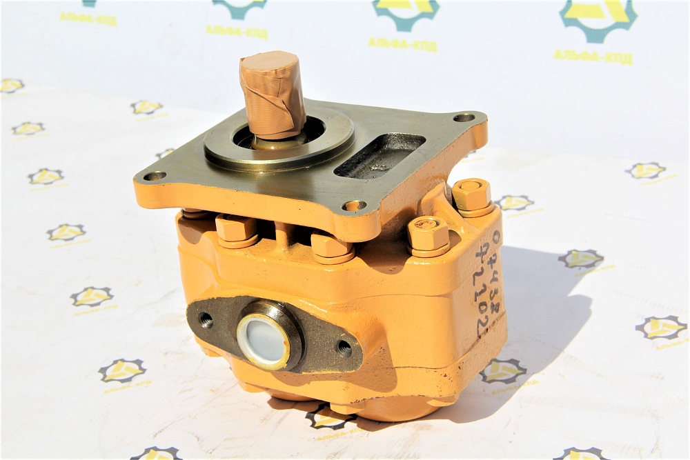 Насос трансмиссии (хода) Komatsu D355 Насос трансмиссии (хода) Komatsu D355