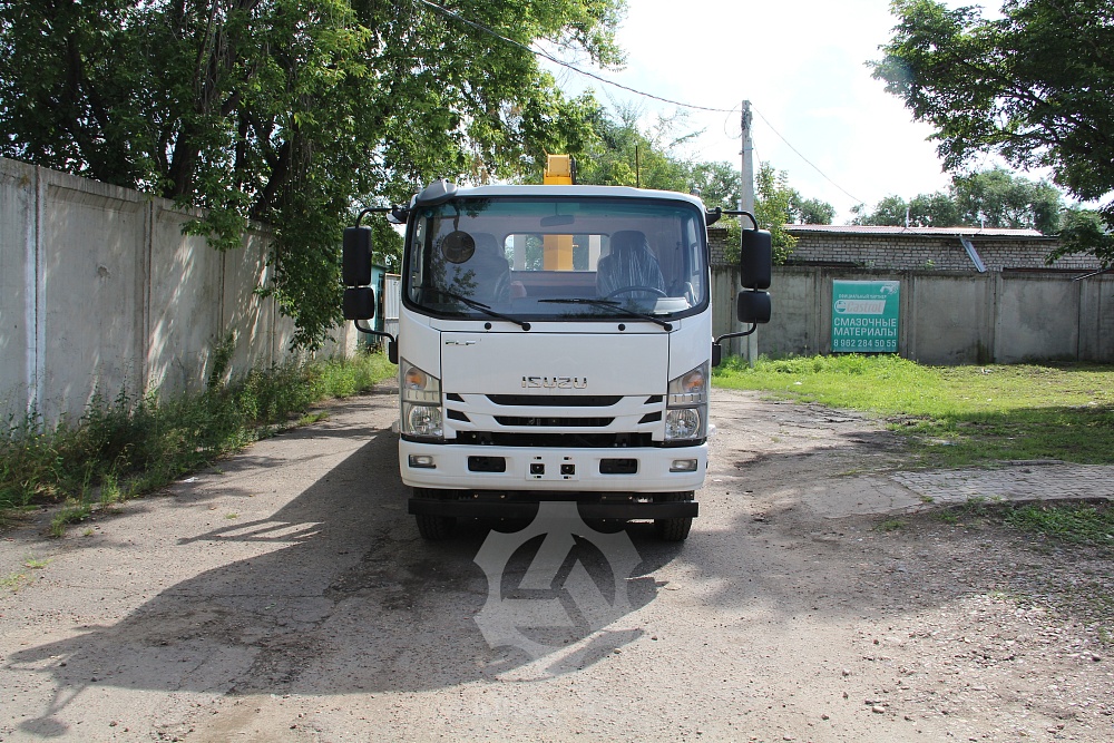 Бортовой автомобиль на шасси Isuzu Elf 4х2, 190 л.с, борт 6.3 м, с КМУ XCMG 3.2 т Бортовой автомобиль на шасси Isuzu Elf 4х2, 190 л.с, борт 6.3 м, с КМУ XCMG 3.2 т