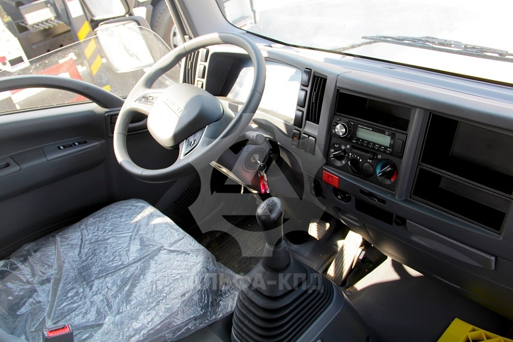 Бортовой автомобиль на шасси Isuzu Elf 4х2, 205 л.с., борт 6 м, с КМУ XCMG 6.3 т Бортовой автомобиль на шасси Isuzu Elf 4х2, 205 л.с., борт 6 м, с КМУ XCMG 6.3 т
