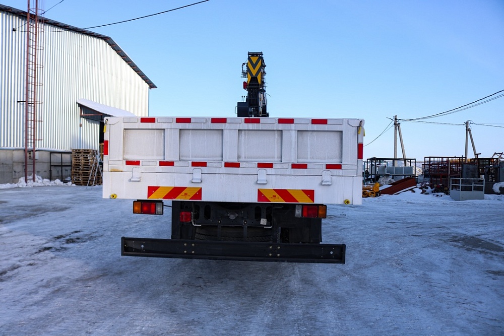 Бортовой автомобиль на шасси Isuzu Giga 6х4, 300 л.с, борт 8.5 м, с КМУ 10 т Бортовой автомобиль на шасси Isuzu Giga 6х4, 300 л.с, борт 8.5 м, с КМУ 10 т