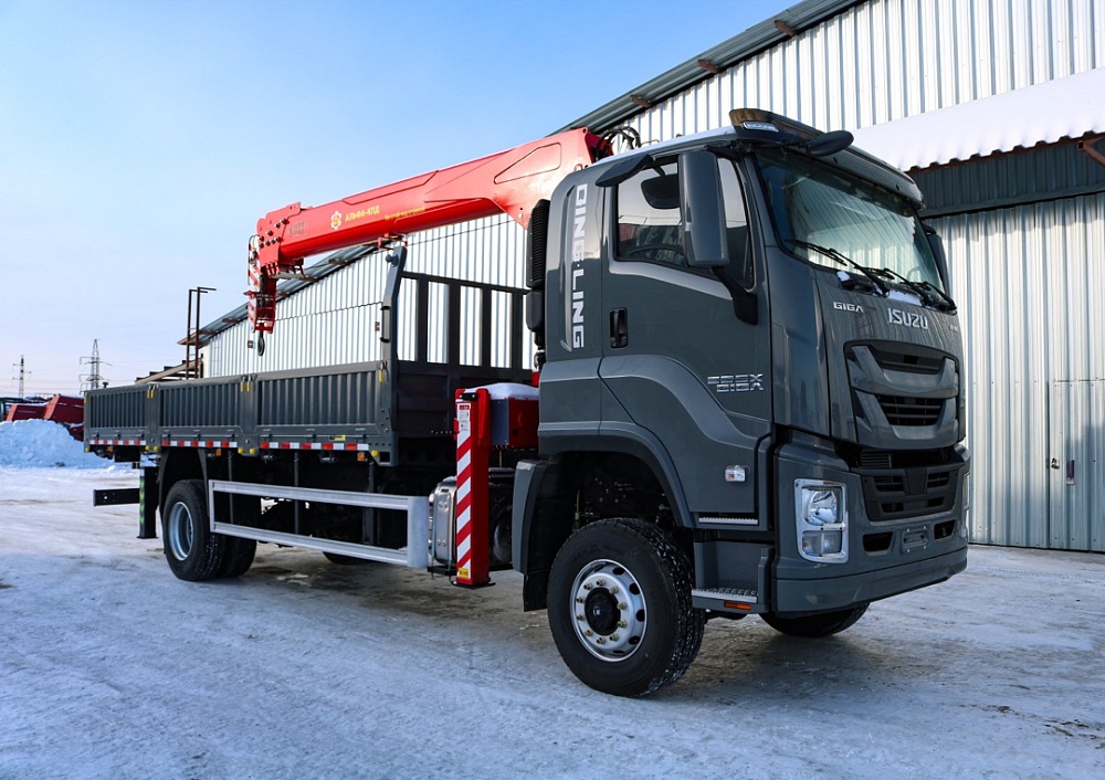 Бортовой автомобиль на шасси Isuzu Giga 4х4, 240 л.с, борт 6,5 м, с КМУ 8 т Бортовой автомобиль на шасси Isuzu Giga 4х4, 240 л.с, борт 6,5 м, с КМУ 8 т