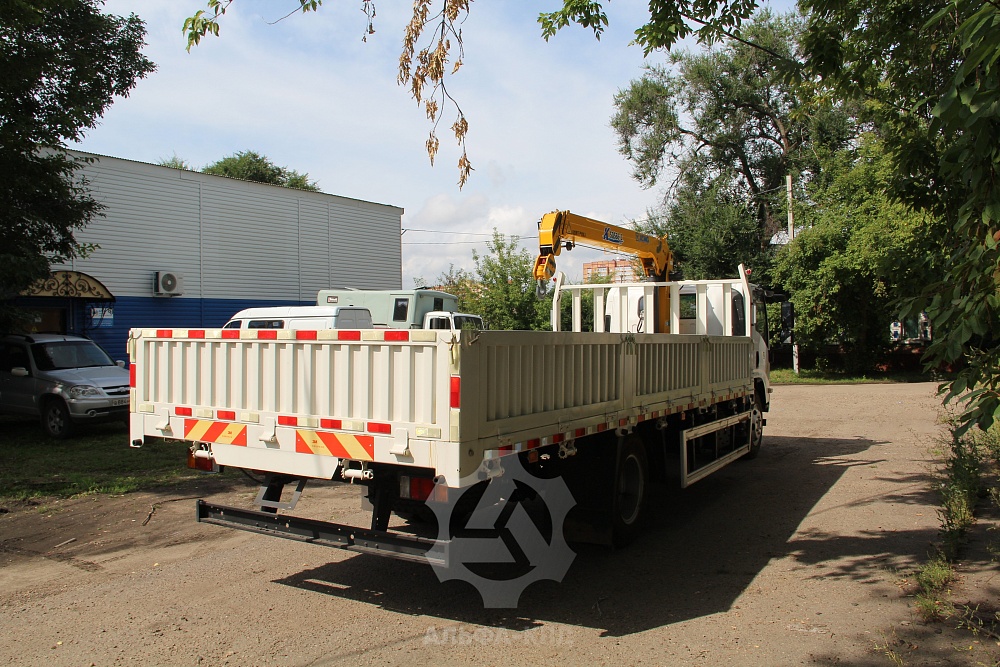 Бортовой автомобиль на шасси Isuzu Elf 4х2, 190 л.с, борт 6.3 м, с КМУ XCMG 3.2 т Бортовой автомобиль на шасси Isuzu Elf 4х2, 190 л.с, борт 6.3 м, с КМУ XCMG 3.2 т