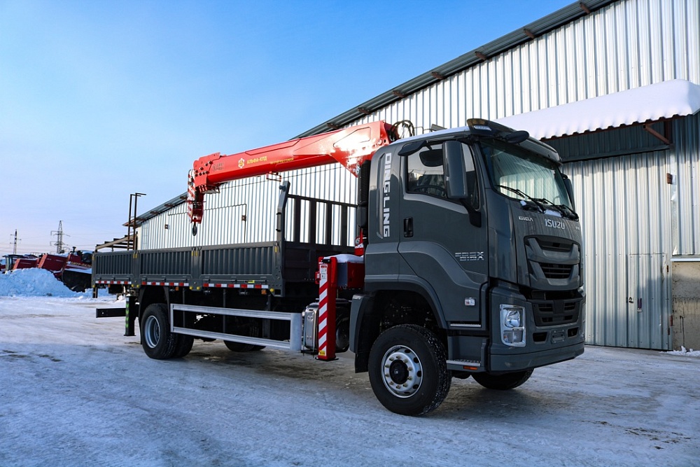 Бортовой автомобиль на шасси Isuzu Giga 4х4, 240 л.с, борт 6,5 м, с КМУ 8 т Бортовой автомобиль на шасси Isuzu Giga 4х4, 240 л.с, борт 6,5 м, с КМУ 8 т