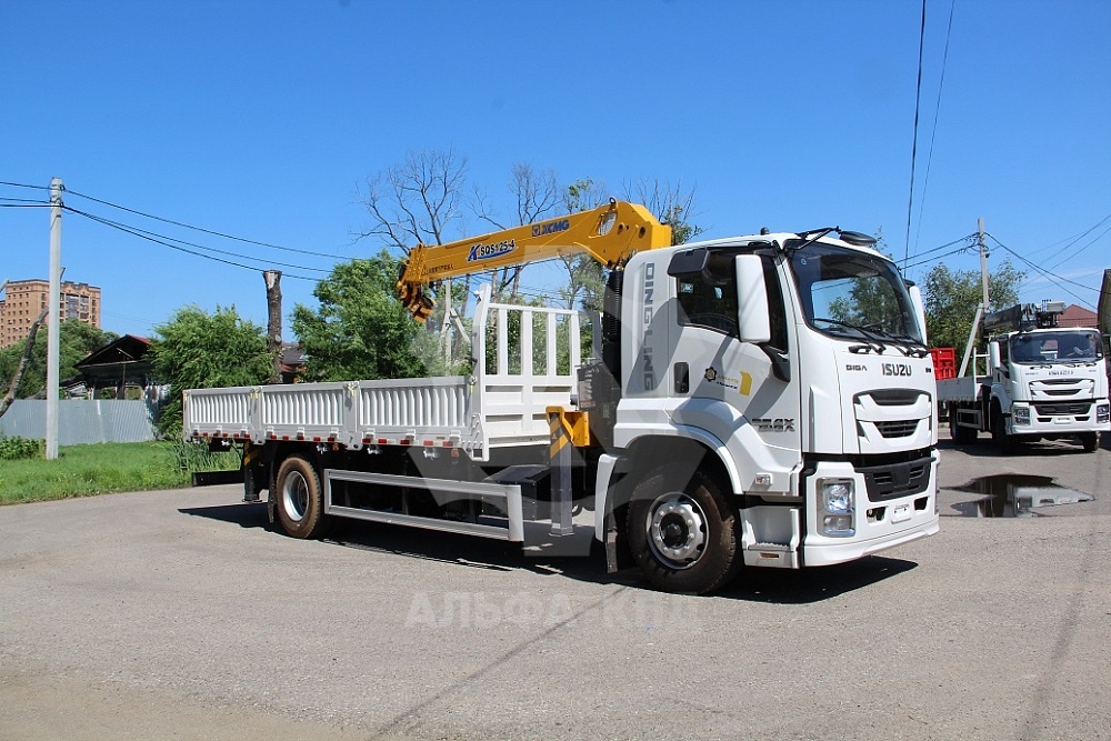 Бортовой автомобиль на шасси Isuzu Giga 4х2, 205 л.с, борт 7.5 м, с КМУ XCMG 5 т Бортовой автомобиль на шасси Isuzu Giga 4х2, 205 л.с, борт 7.5 м, с КМУ XCMG 5 т