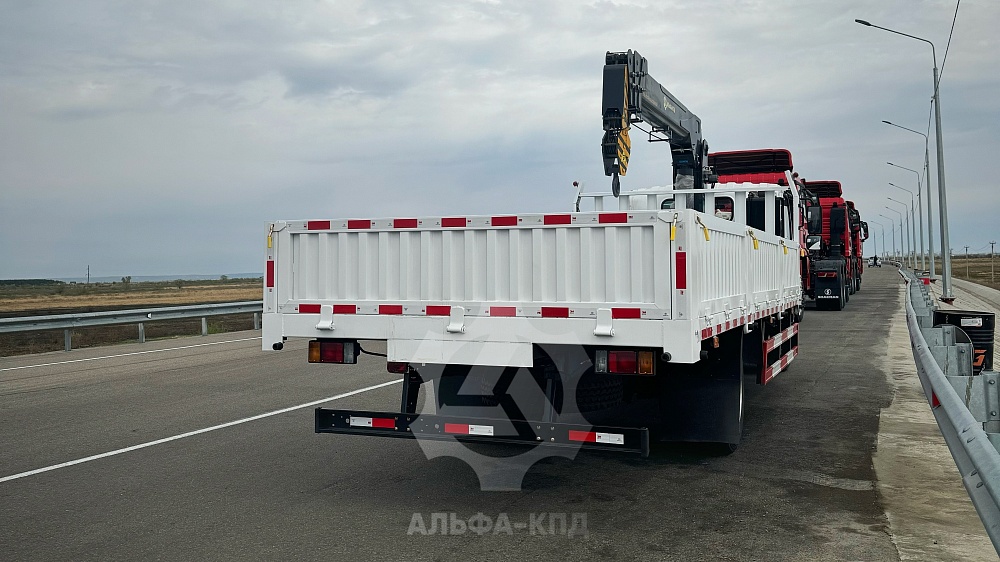 Бортовой автомобиль на шасси Isuzu Elf 4х2, 190 л.с, борт 6.5 м, с КМУ 5 т Бортовой автомобиль на шасси Isuzu Elf 4х2, 190 л.с, борт 6.5 м, с КМУ 5 т