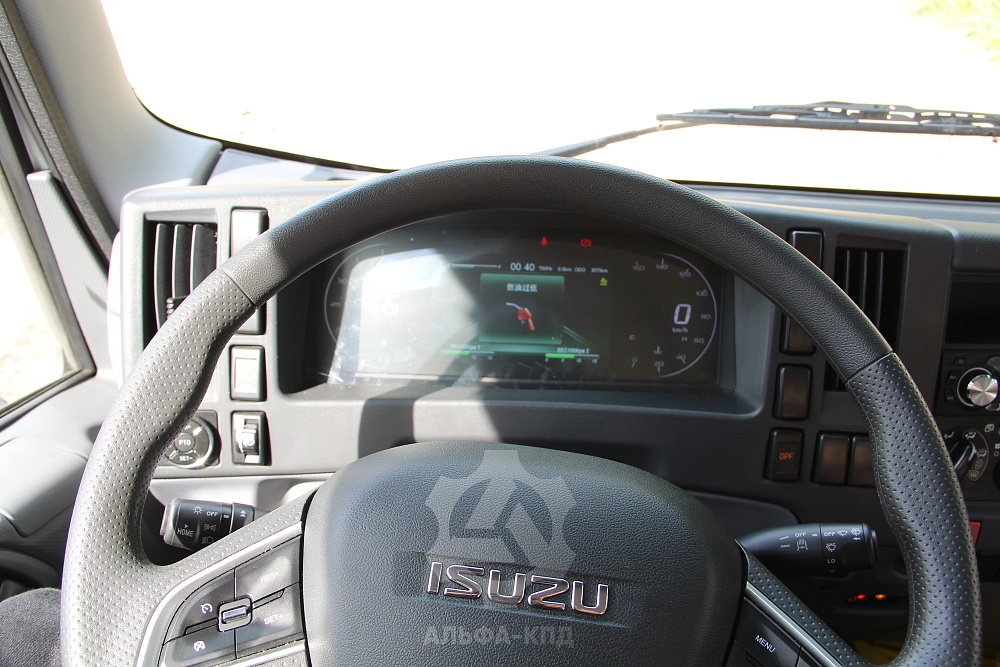 Бортовой автомобиль на шасси Isuzu Elf 4х2, 190 л.с, борт 6.3 м, с КМУ XCMG 3.2 т Бортовой автомобиль на шасси Isuzu Elf 4х2, 190 л.с, борт 6.3 м, с КМУ XCMG 3.2 т