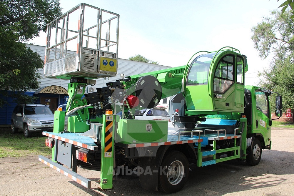 Автовышка на шасси Isuzu Elf 28 м Автовышка на шасси Isuzu Elf 28 м