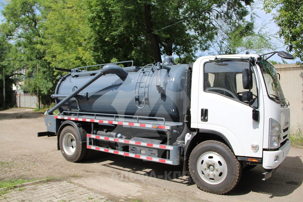 Ассенизаторская машина Isuzu 5.5 куб.м Ассенизаторская машина Isuzu 5.5 куб.м