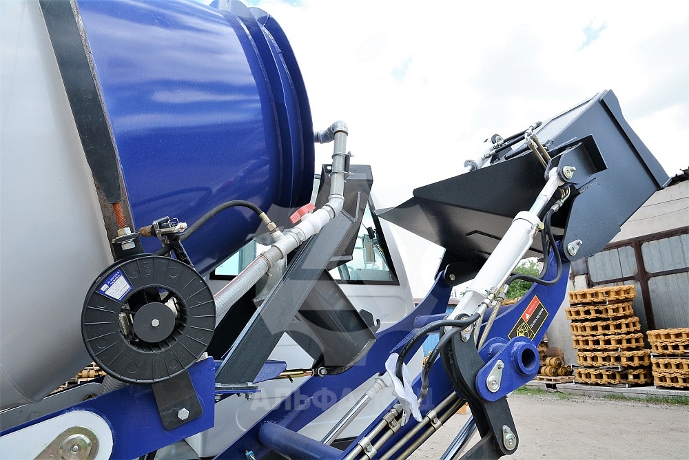 Самоходный бетоносмеситель с самозагрузкой ASLM 1.2 Самоходный бетоносмеситель с самозагрузкой ASLM 1.2